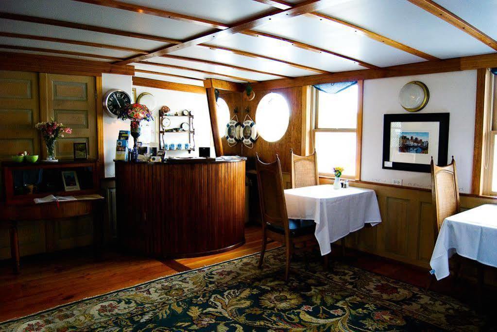Bed and Breakfast The Covington Houseboat Сент-Пол Экстерьер фото