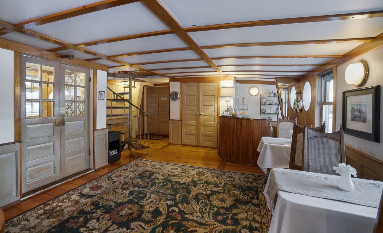 Bed and Breakfast The Covington Houseboat Сент-Пол Экстерьер фото