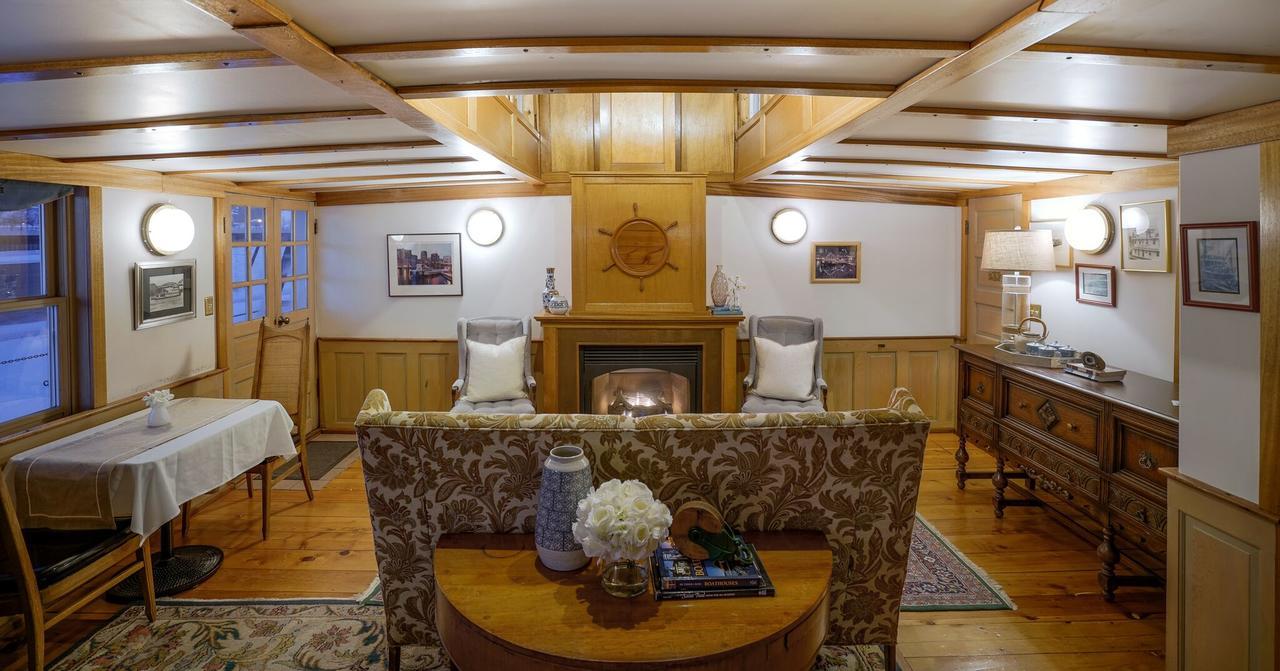 Bed and Breakfast The Covington Houseboat Сент-Пол Экстерьер фото